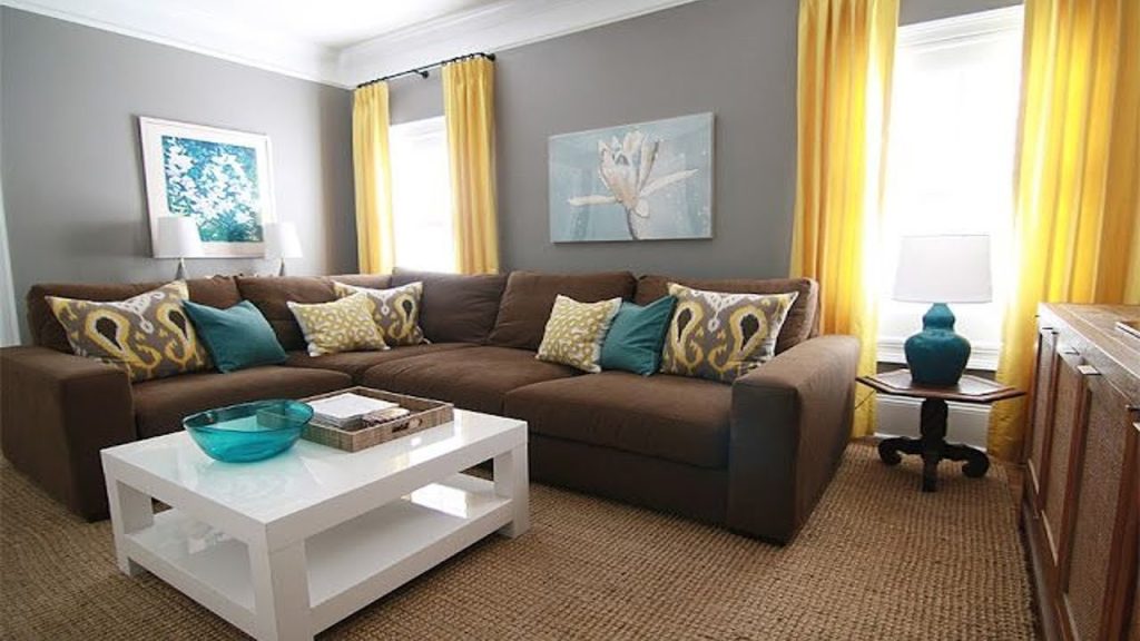 Дизайн гостиной с коричневым диваном - 67 фото
