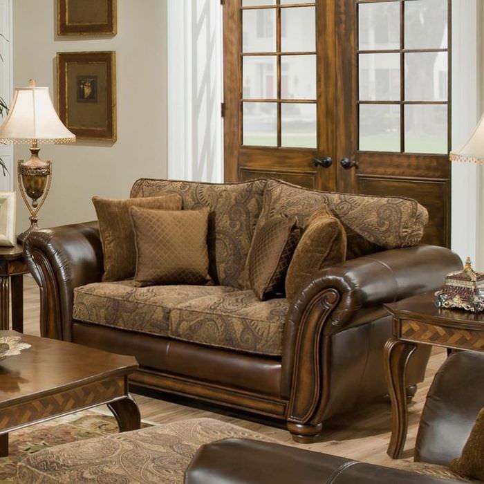 Коричневый диван: идеи стильного оформления интерьера гостиной