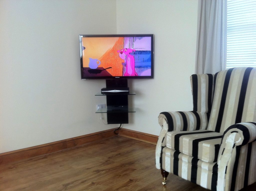 Телевизор в углу комнаты (40 фото) - красивые картинки и HD фото
