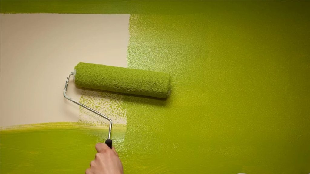 Как покрасить стены водоэмульсионной краской