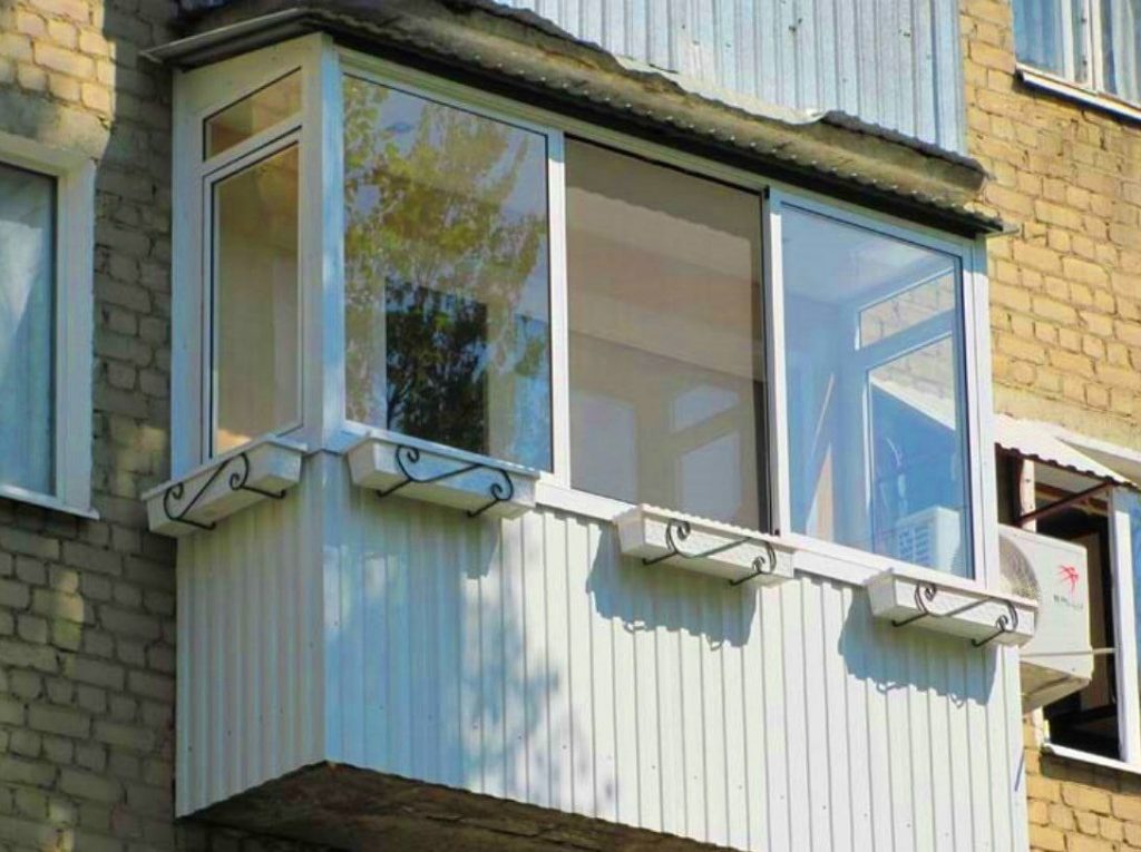 Какие типы и виды балконов существуют и особенности их остекления
