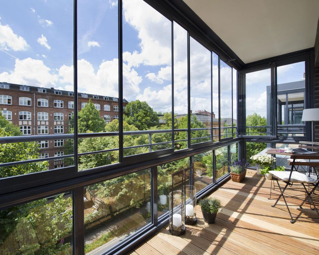 Какие окна лучше ставить на балкон или лоджию - рекомендации экспертов |  Okna-forward