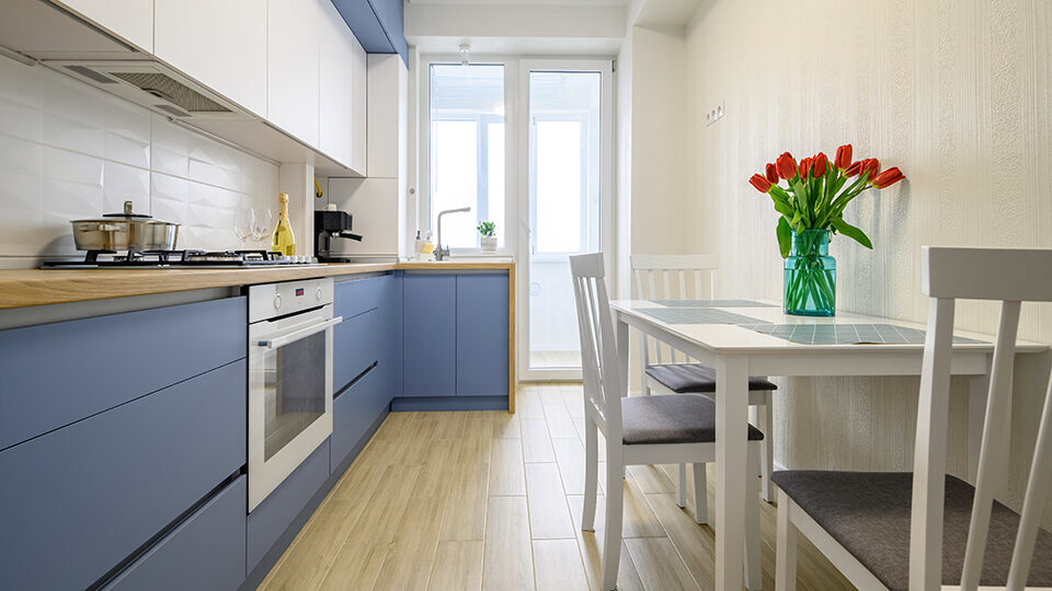 Синяя кухня: 35+ лучших фото в интерьере, сочетание цветов, идеи