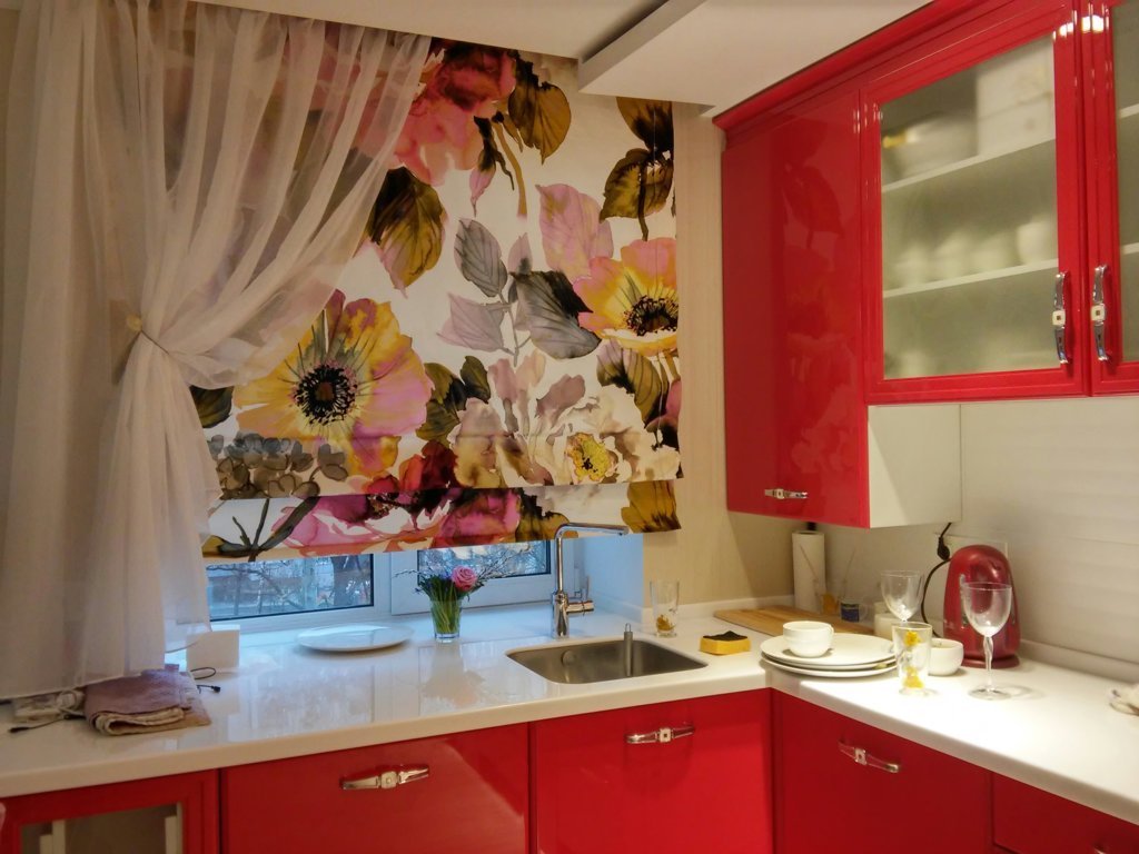 Дизайн окна на кухне: 75 фото примеров оформления
