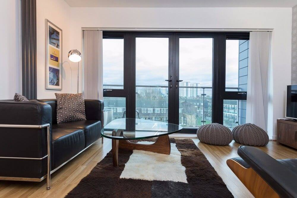 Дизайн интерьера гостиной с балконом | Дизайн интерьера и ремонт квартиры и  дома. Компания «ЕвроДом»