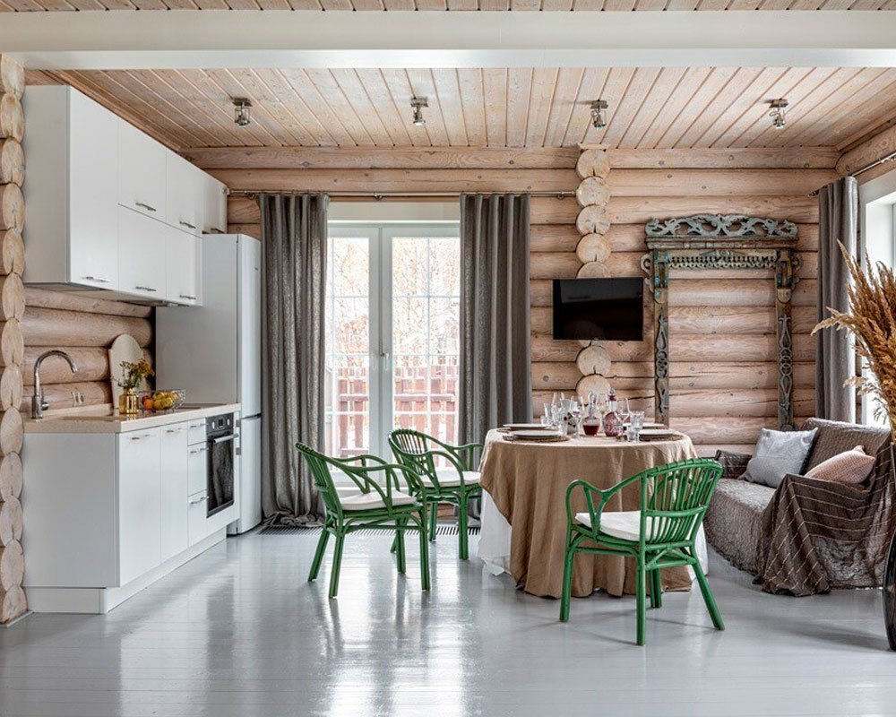 Дизайн кухни гостиной в деревянном доме - 68 фото