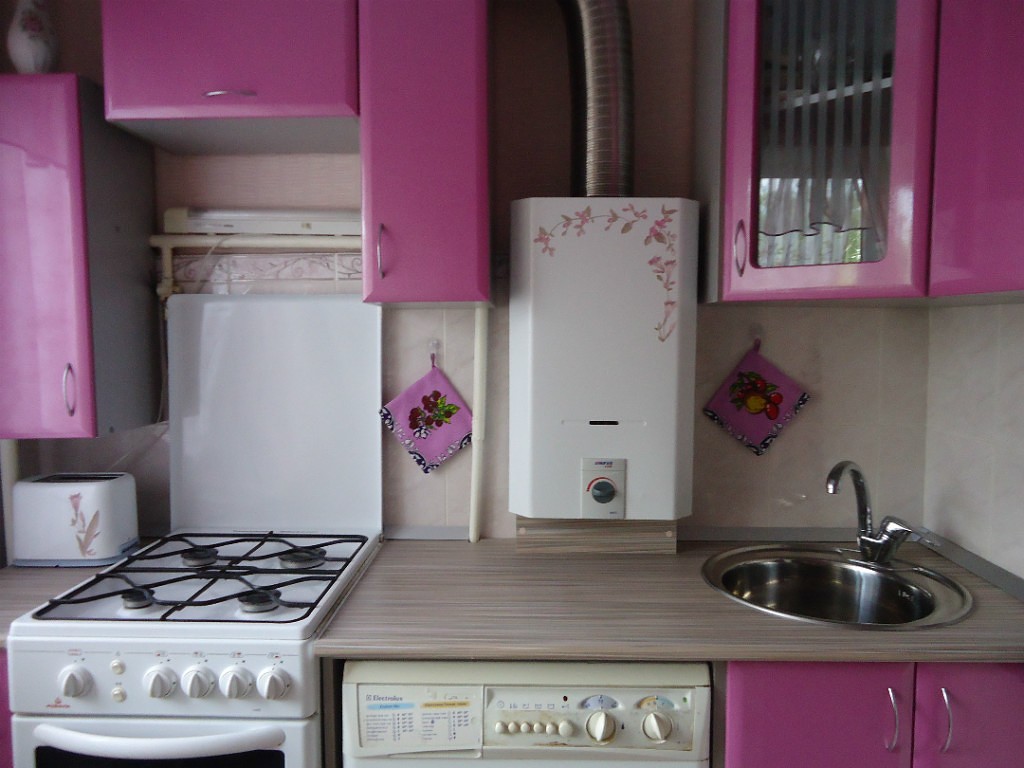 Кухня с газовой колонкой: 40+ фото, идеи размещения
