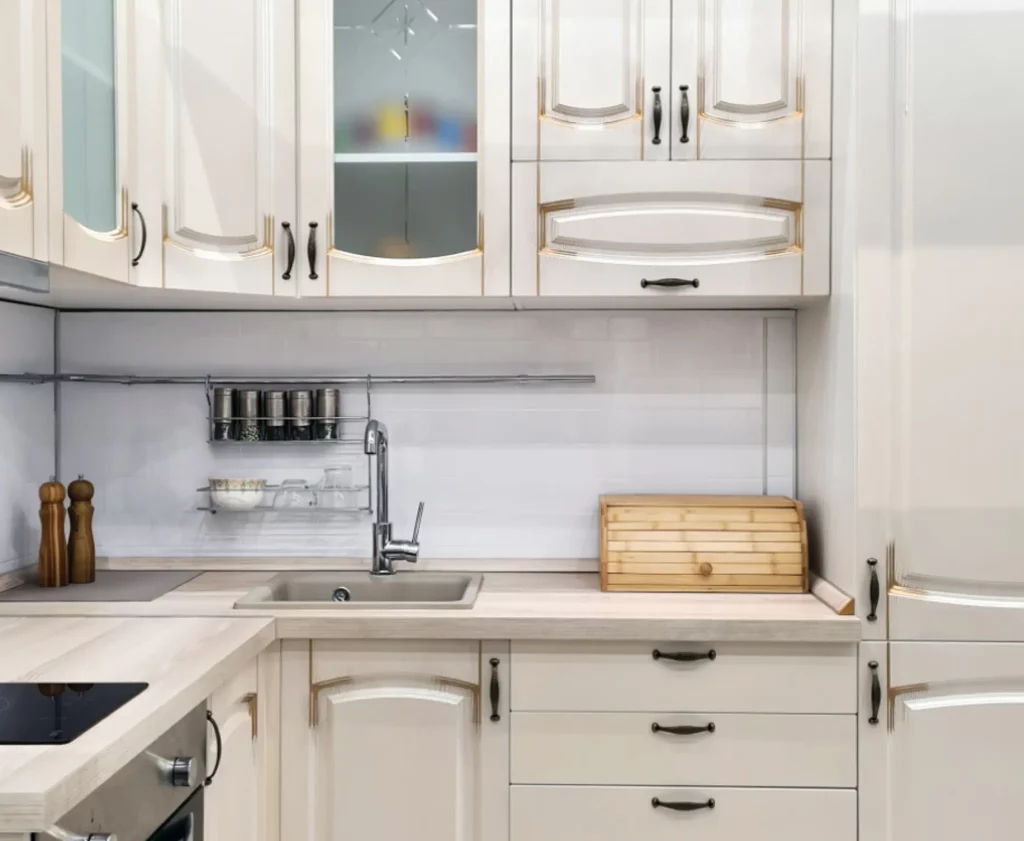 Дизайн белой кухни 2022: 35 фото красивых идей для оформления интерьера
