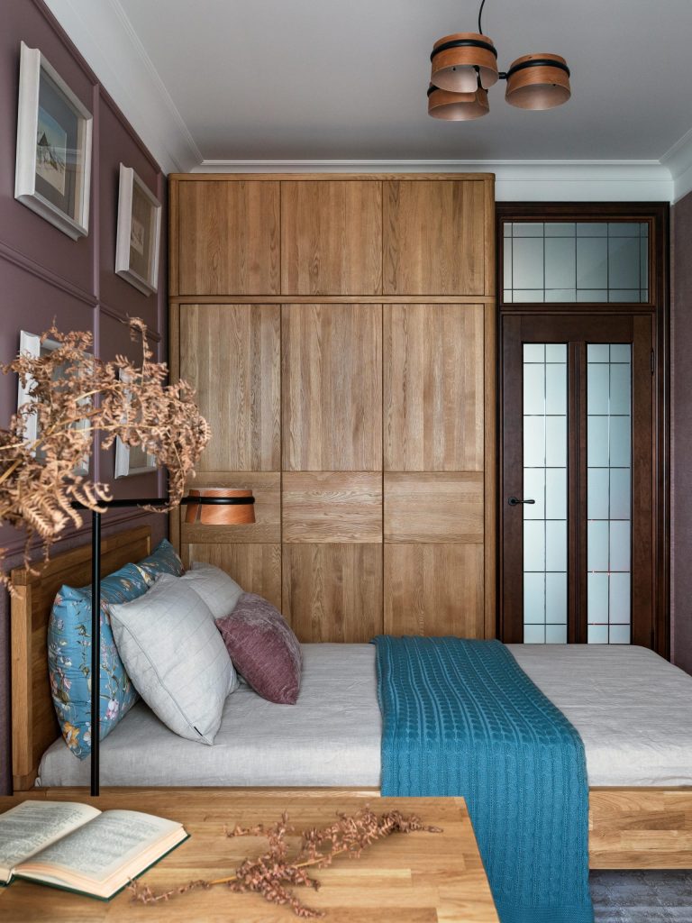 Спальня 15.1 м², Скандинавский стиль: купить готовый дизайн-проект спальни  в стиле Скандинавский для жк мир митино - ReRooms