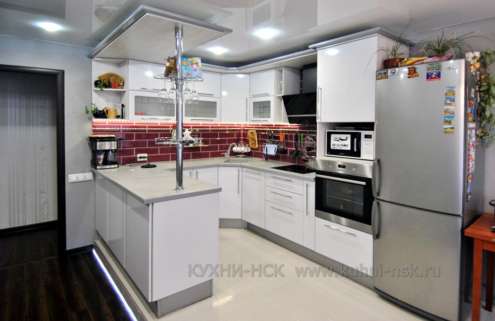 Идеи дизайна кухни-гостиной 12 кв.м с диваном и барной стойкой