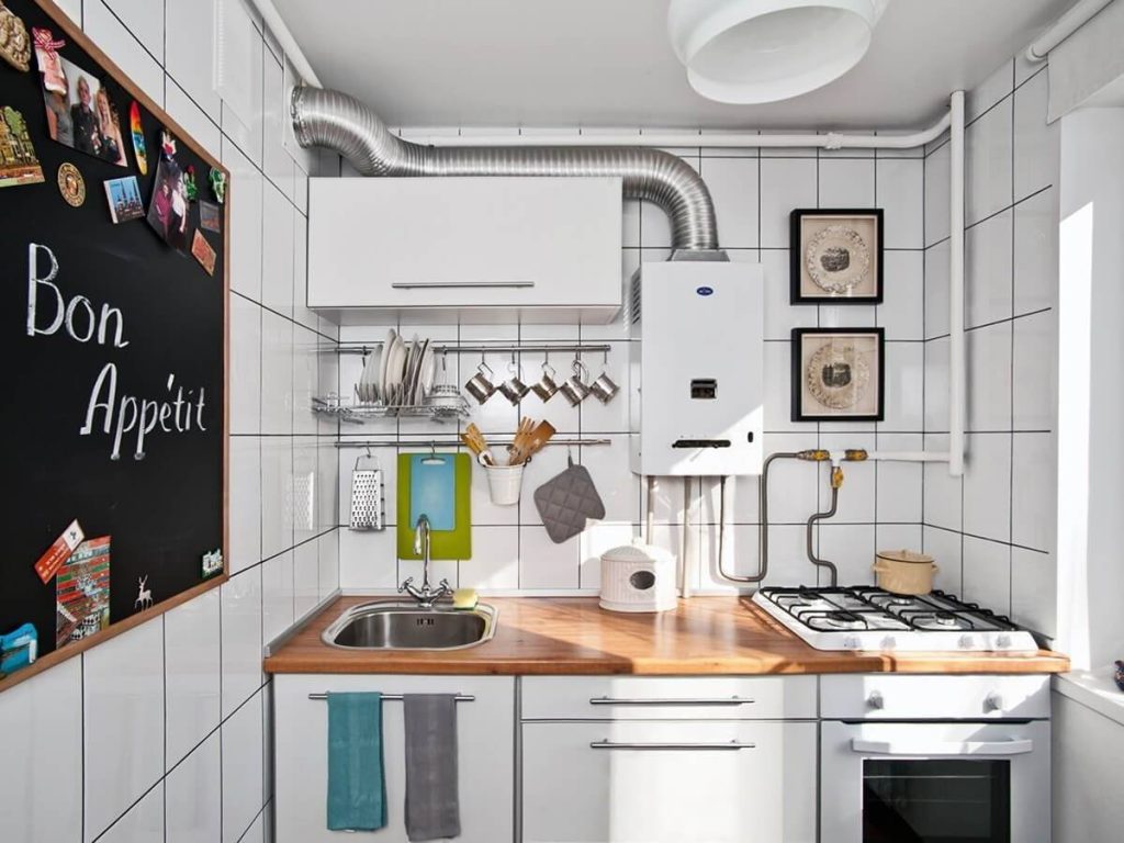 Дизайн маленькой кухни с колонкой - 59 фото