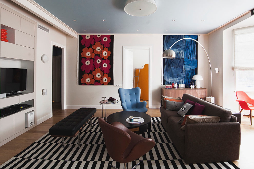 Дизайн проходной гостиной (34 фото): варианты расстановки мебели и  зонирование