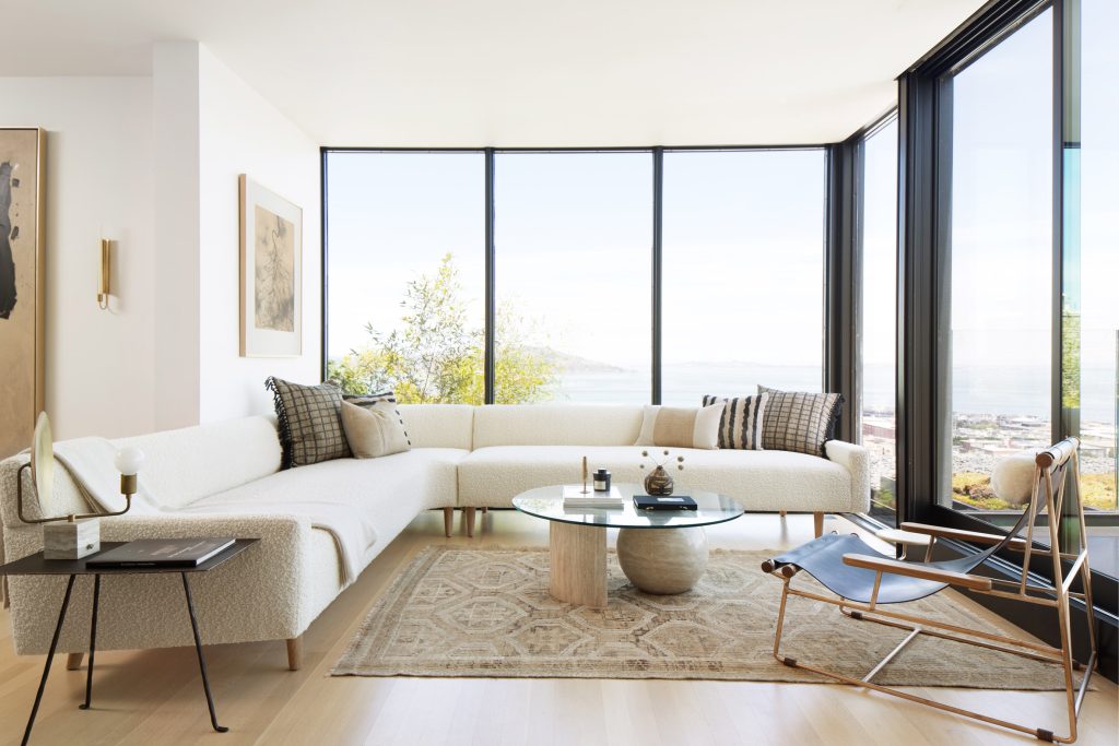 Панорамные окна в гостиной: 40 примеров | myDecor
