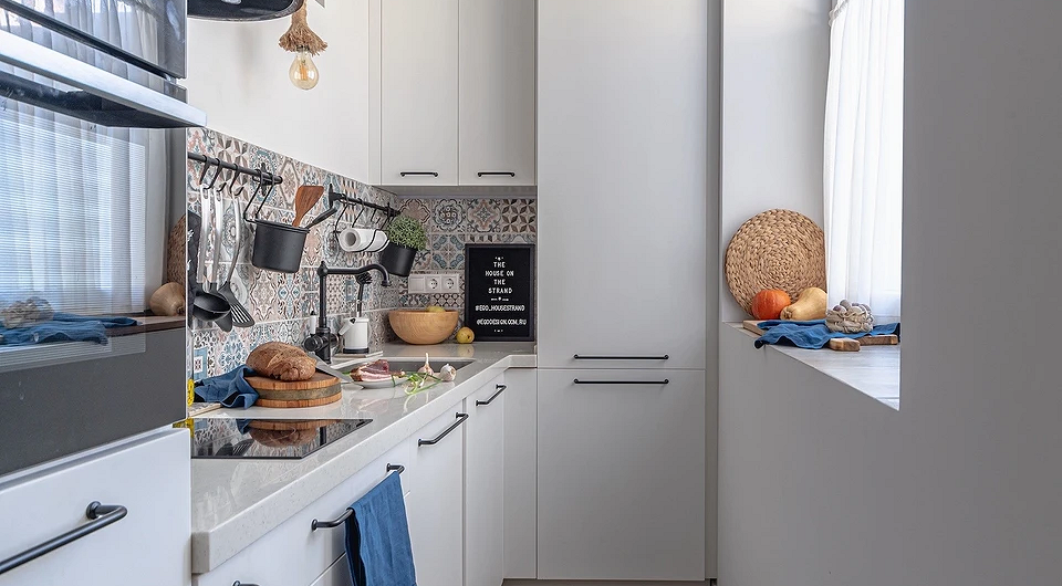Кухня без верхних шкафчиков: примеры дизайна