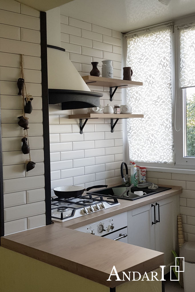 Белая маленькая кухня на балконе - фото | Маленькие кухни на заказ