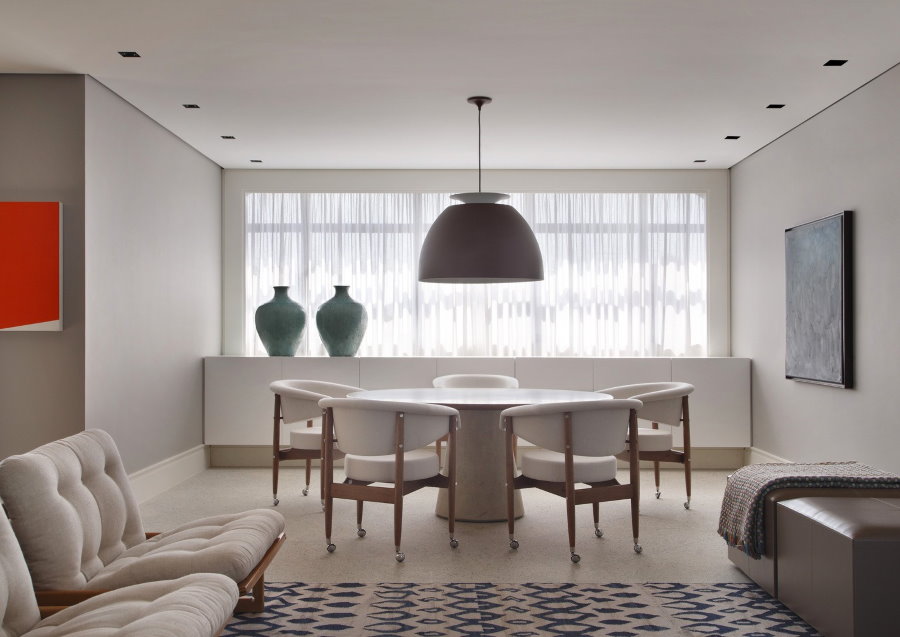 Натяжные потолки: фото для гостиной комнаты, примеры интерьера с подсветкой