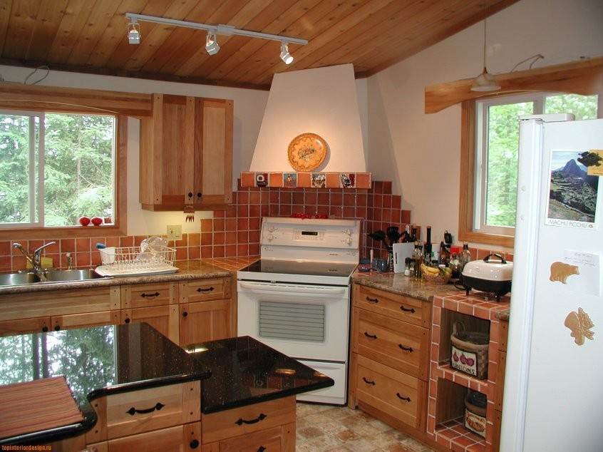 Кухня в деревянном доме - 20 фото живых интерьеров