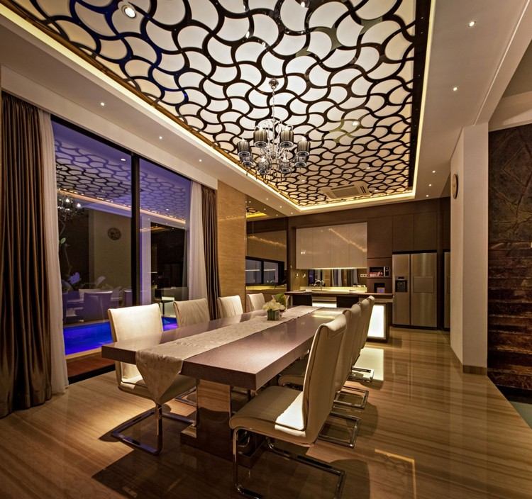 Идея современного дизайна потолка — дом премиум-класса в Джакарте. Красивые  интерьеры и дизайн