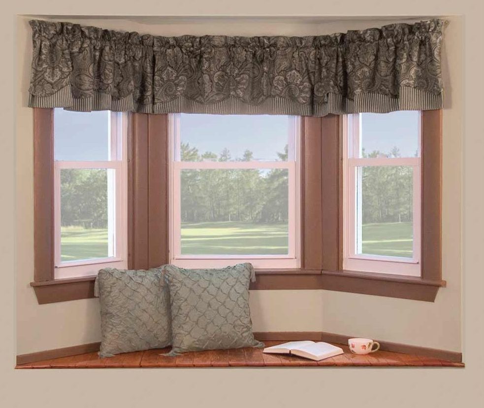 Короткие шторы на окна: фото, дизайн занавесок до подоконника для гостиной,  зала
