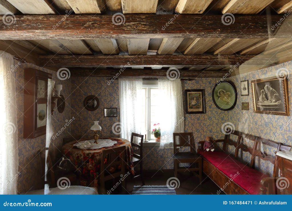 Внутренняя гостиная в доме старой норвежской деревни деревянном  Редакционное Фото - изображение насчитывающей музей, кабина: 167484471