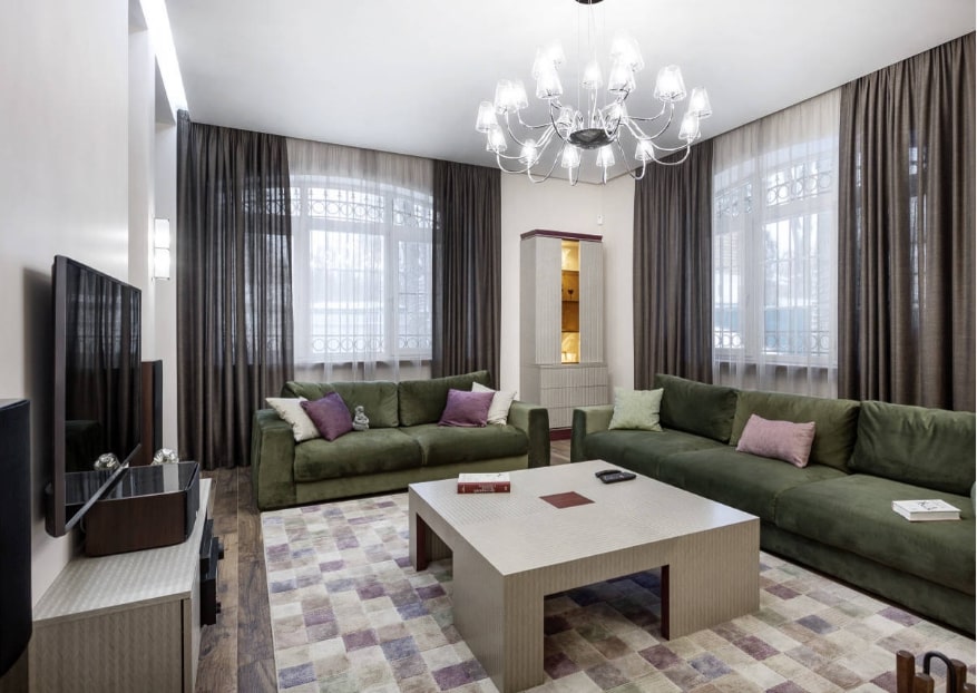 Дизайн интерьера гостиной с двумя окнами: 100 фото стильных идей