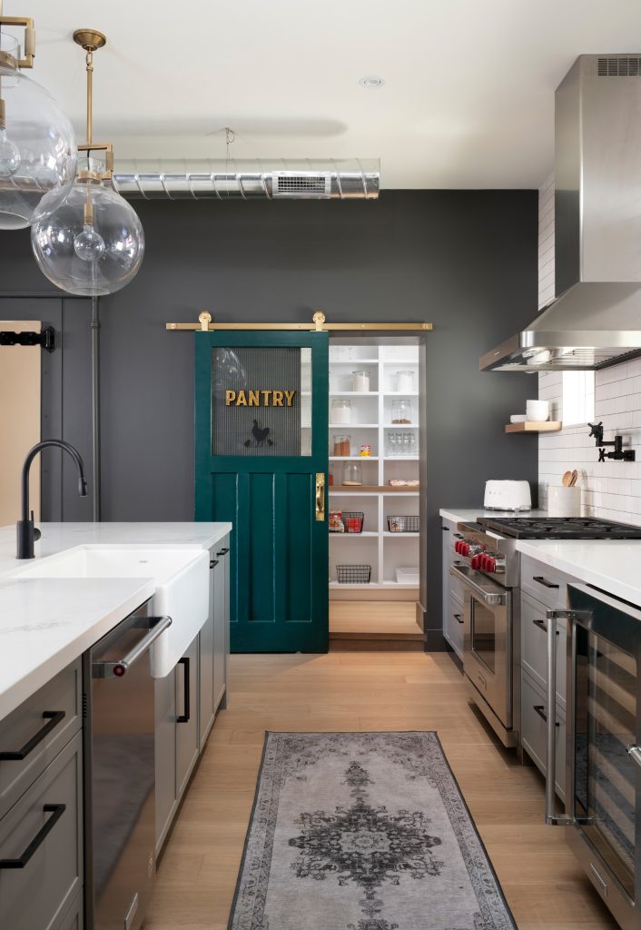 Красивые кухни-гостиные в стиле лофт – 135 лучших фото дизайна интерьера  кухни | Houzz Россия