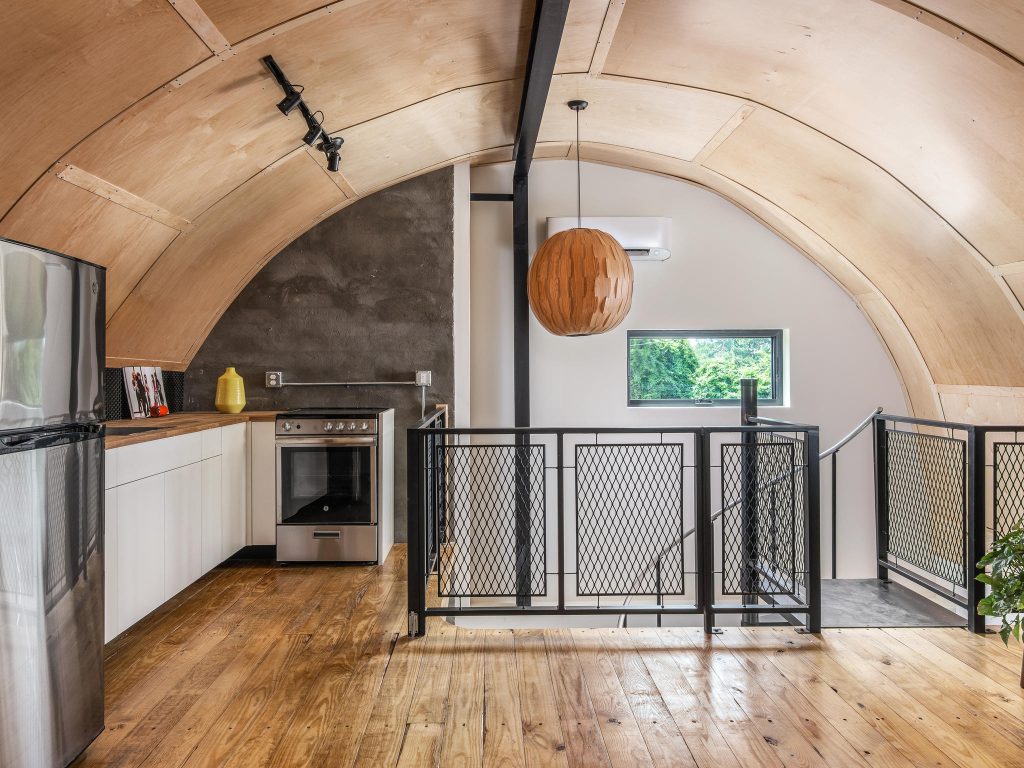 Красивые кухни-гостиные в стиле лофт – 135 лучших фото дизайна интерьера  кухни | Houzz Россия