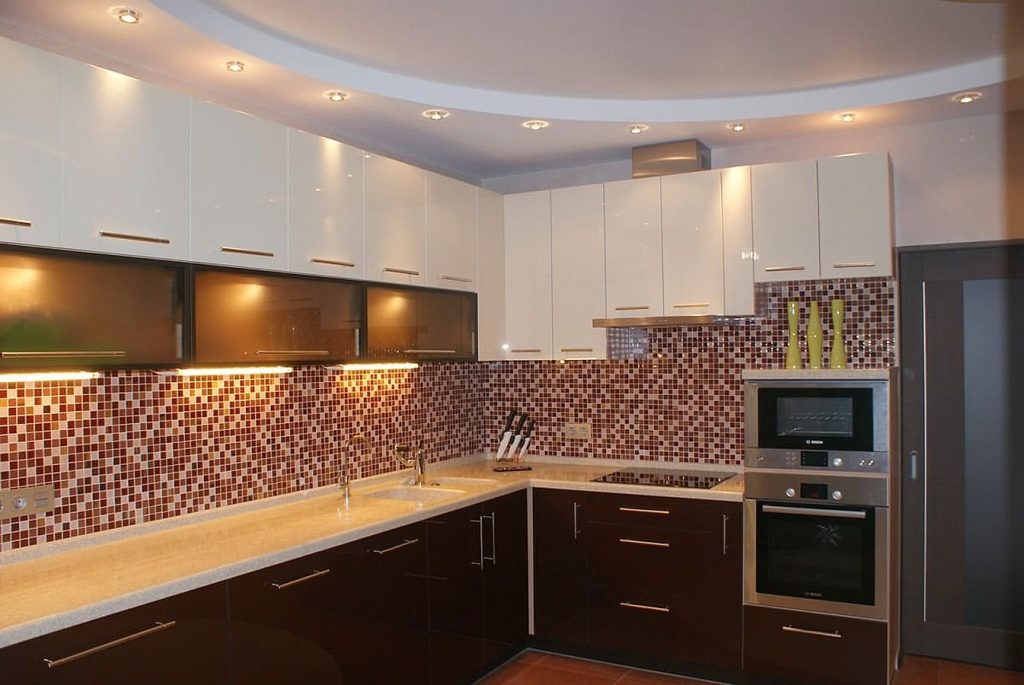 Гипсокартонные потолки для кухни (61 фото)
