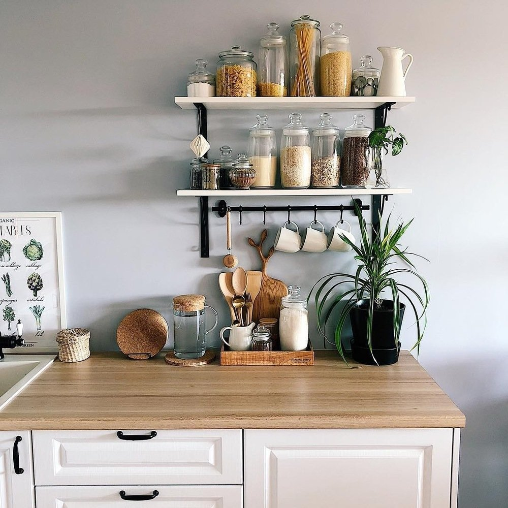 Полки на кухне в скандинавском стиле - 69 фото