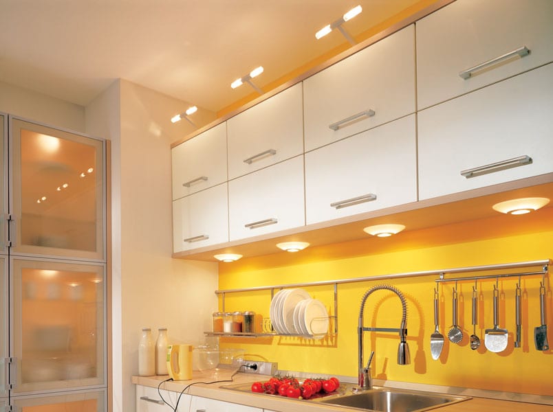 Потолочные светильники на кухню: 40 фото идей кухонного освещения, люстры и  светильники